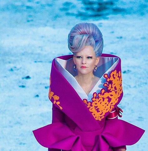 Effie Trinket on Pinterest | Catching Fire, Johanna Mason and ... Hunger Games Panem Fashion, Capital Fashion Hunger Games, Capitol Fashion Hunger Games, Hunger Games Capitol Fashion, Hunger Games Effie Trinket, Effie Trinket Costume, Trinket Ideas, Hunger Games Capitol, Games Outfits