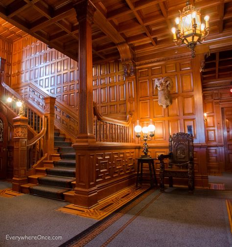 Craigdarroch Castle European Mansion, Victorian Entrance, Victorian Stairs, Craigdarroch Castle, Brahms Heelshire, Inside Castles, Castle Interiors, Mansion Homes, Castle Rooms