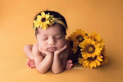 Sunflower Newborn Session - Sunflower Newborn Photo Shoot - Newborn Photography - Newborn Photographer - Newborn Art - Newborn Portraits - Yellow Newborn Session - Fall Newborn Photos Fall Newborn Photos, Fall Newborn, Fall Baby Pictures, Newborn Baby Props, Newborn Picture Ideas, Newborn Art, Newborn Photography Boy, Baby Photoshoot Ideas, Baby Pictures Newborn