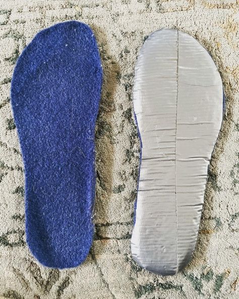 Wool Slippers Diy, Shoe Insoles Diy How To Make, How To Make Slippers, How To Make Boots, Wildling Shoes, Felt Wool Slipper, Homemade Shoes, Easy Felt Crafts, Diy Wool Felt