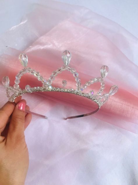 Accessories by @ioanasandru1 #handmade Handmade Crown Diy, Diy Tiara, Handmade Tiaras, Diy Hair Accessories Ribbon, Arts And Crafts For Teens, Diy Crown, Princess Diy, Pearl Jewelry Design, Princess Jewelry