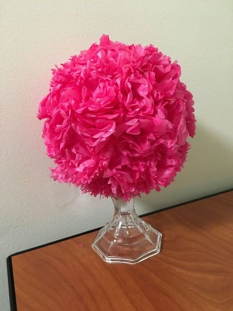 Paper Flower Centerpieces Diy, Paper Flower Wedding Decor, Tissue Paper Centerpieces, Paper Flower Centerpiece, Paper Flower Centerpieces, Paper Flowers Diy Easy, Tissue Paper Flowers Diy, Hanging Craft Ideas, Tissue Flowers