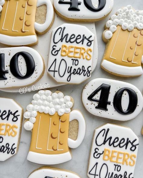 Whiskey Cookies, Cheers And Beers Birthday, Beer Cupcakes, Beer Cookies, Royal Icing Cookies Recipe, Happy Birthday Cookie, Cookie Cake Birthday, Man Cookies, 40th Birthday Cakes