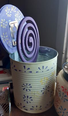 Mosquito Coil Holder Diy, Home Decor Ideas Paper, Mosquito Coil Holder, Paper Flower Wall Hanging, Wall Hanging Ideas, Mosquito Coil, Aluminum Can Crafts, Flower Wall Hanging, Hanging Ideas