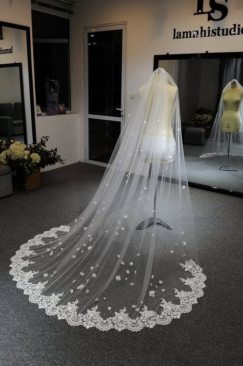 Petal Veil, Lace Cathedral Veil, Veil Long, Ivory Bridal Veil, Long Veil Wedding, Cathedral Bridal Veils, Floral Veil, Ivory Veil, Veil Length