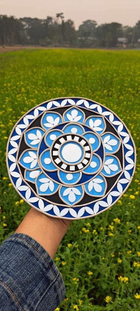 Lippan art Made by clay Lippan Art Without Clay, Lippan Art Simple Designs, Lippan Art Flower Design, Simple Lipan Art, Lippan Art Design Drawing, Simple Lippan Art Design, Clay Mirror Mandala Art, Lipon Art For Beginners, Simple Lippan Art Circle