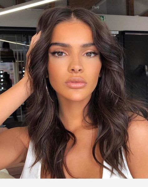 25 Insanely Gorgeous Makeup Looks To Try in 2020 #beauty #makeup #summer #dewy #natural Makeup Cantik, Summer Makeup Trends, Rambut Brunette, Makeup Tip, Summer Makeup Looks, Makeup Hacks, Nude Makeup, Trending Haircuts, Natural Makeup Looks