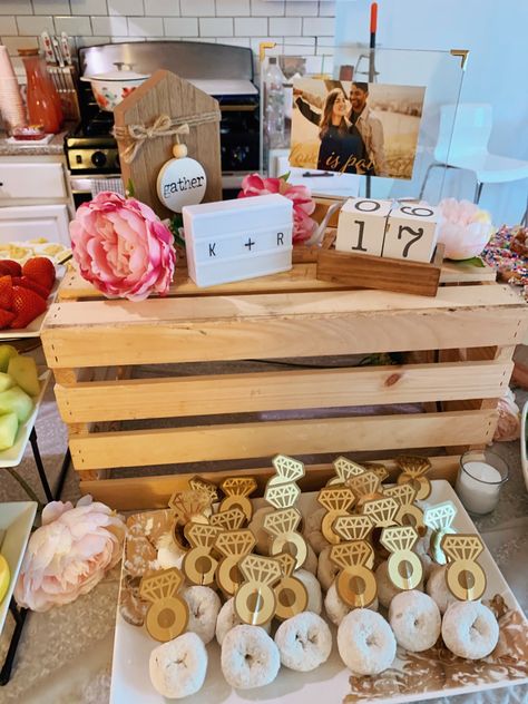 bridal engagement shower party mini powdered donut rings idea decor Powdered Donuts, Donut Ring, Shower Party, Donuts, Wedding Engagement, Wedding Ring, Decorative Boxes, Wedding Ideas, Wedding Rings