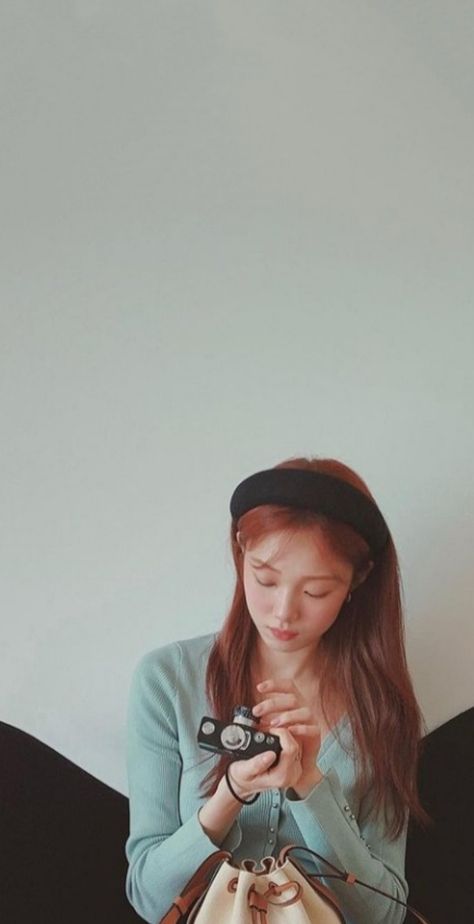 Lee Sung Kyung Photoshoot, Lee Sung Kyung Wallpaper, Xg Ot7, Kdrama Wallpaper, Lee Sung Kyung, Sung Kyung, Joo Hyuk, Effortlessly Chic Outfits, Lee Sung