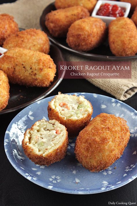 Indonesia inherit croquette from its Dutch colonial past. There are a lot of croquette varieties, but basic Indonesian croquette has savory filling wrapped in… Food Catalog, Culinary Food, Indonesian Recipes, Pie Pie, Indonesian Cuisine, Chicken And Shrimp, Appetizers Recipes, Dutch Colonial, Global Cuisine