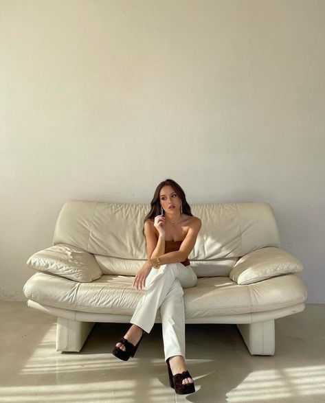 Theme For Instagram, Sitting Pose Reference, Sofa Pictures, Sitting Chair, Chair Pose, Summer Picture Poses, Studio Poses, Studio Photography Poses, Photoshoot Studio