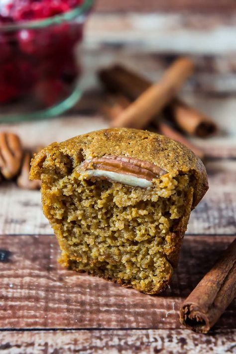 Almond Flour Gingerbread Muffins — Foraged Dish Almond Flour Gingerbread, Paleo Gingerbread, Ginger Muffins, Paleo Breakfasts, Gingerbread Muffins, Almond Flour Muffins, Crispy Cookies, Whole30 Recipes, Healthy Clean Eating