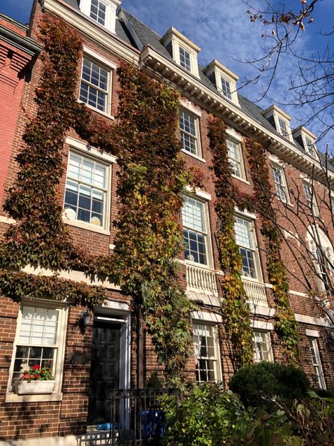 Apartment Building Exterior Aesthetic, Old Apartment Aesthetic Exterior, Aesthetic Apartments Exterior, Cozy Apartment Exterior, Traditional Apartment Building, Cute Old Apartment, Apartment Downtown Aesthetic, Apartment Inspiration Exterior, Vintage Apartment Exterior