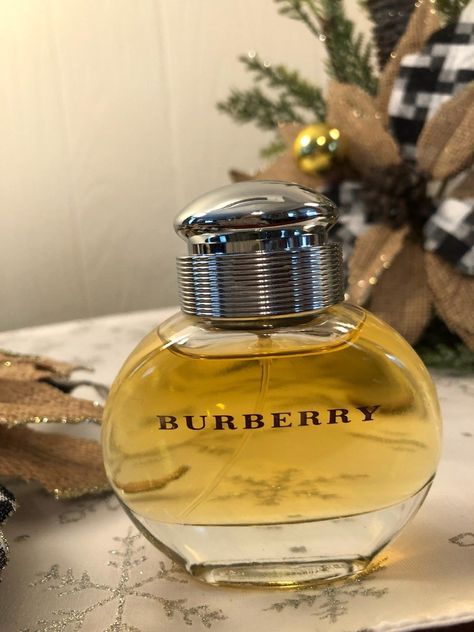 Burberry Perfume Women, Burberry Perfume, Perfume Women, Expensive Perfume, Perfume Making, Perfume Scents, Perfume Lover, Best Perfume, Luxury Perfume