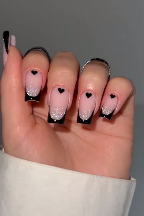 Elegant Touch Nails, Quick Nail Art, Fake Nails Designs, Punk Nails, Monochrome Palette, Fancy Nails Designs, Simple Gel Nails, Shine Nails, Girly Acrylic Nails