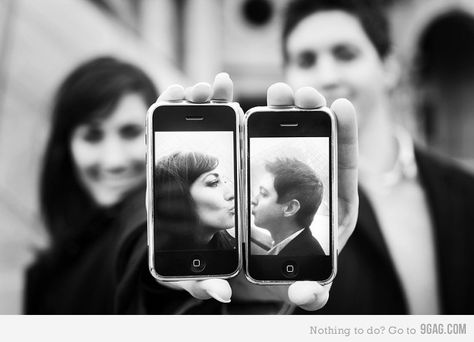 Wow, this would be fun to do with all those iPhone people I know. Yep - BRILLIANT. Creative Wedding Photography, Foto Tips, Foto Poses, Take A Picture, Photo Couple, Jolie Photo, Take Pictures, Two People, Engagement Pictures