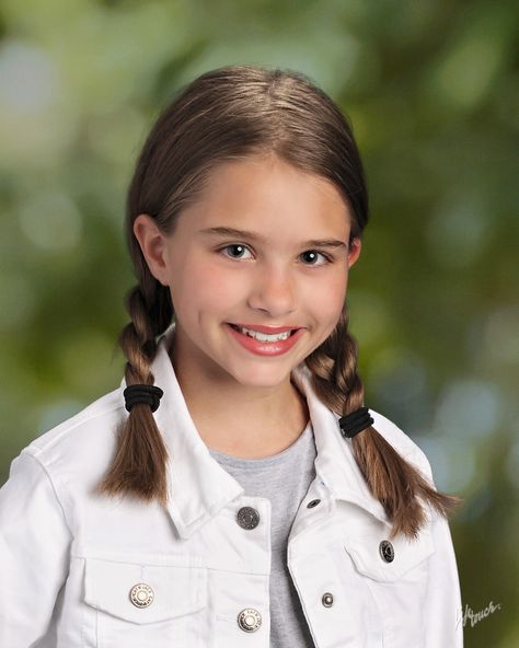 Small details make a big difference. Visit Lifetouch.com for tips & tricks on preparing your child for their next Picture Day. School Picture Outfits, Preparing For School, Color Correcting Primer, Neutral Lip Color, Kitchen Logo, School Portraits, Ideal Image, Brow Color, Portrait Pictures