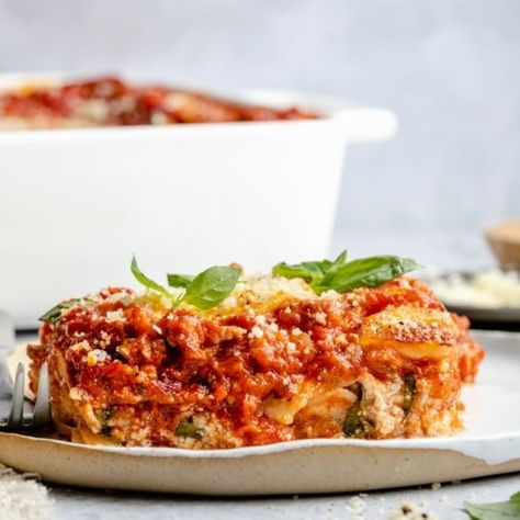 The BEST turkey lasagna ever. This healthy turkey lasagna recipe is made with a homemade tomato basil sauce packed with fresh herbs & Italian spices, lean ground turkey, mozzarella, creamy ricotta and a touch of parmesan. Perfect for serving crowds, family-style dinners, or freezing for later! #lasagna #comfortfood #dinner #healthydinner Turkey Lasagna Recipe, Gluten Free Lasagna Noodles, Ground Turkey Sausage, Turkey Lasagna, Pumpkin Lasagna, Butternut Squash Lasagna, Tomato Basil Sauce, Ambitious Kitchen, Basil Sauce