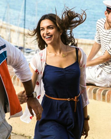 This happy looking blouse will be a graceful addition to your wardrobe. Worn buttoned up or unbuttoned for layering, this one looks unquestionably flawless. Deepika Padukone Tamasha, Deepika Outfits, Tamasha Deepika, Retro Bollywood Outfits, Bollywood Theme Party Outfit For Women, Bollywood Theme Party Outfit, Bollywood Theme Party, Cute Skater Dresses, Celebrity Style Dresses