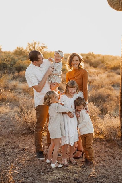 Fall Desert Family Pictures, Pumpkin Patch Photography, Outfits For Family Pictures, Neutral Family Photos, Fall Family Outfits, Family Portrait Outfits, Big Family Photos, Family Clothes, Rock Family