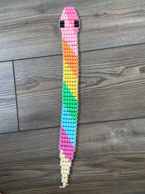 Handmade with pony beads and cloth covered string Diy Perler Bead Crafts Cute, Diy Pony Bead Crafts, Bead Animal Tutorial, Kandi Snake Tutorial, Pony Bead Snake, Bead Pet Patterns, Pony Bead Designs, Pony Beads Patterns, Kandi Worm