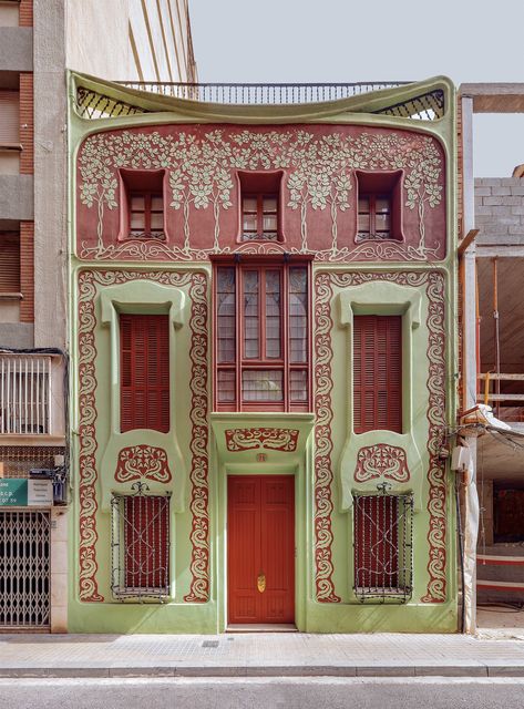 Roman Bath House, Art Nouveau Arquitectura, Art Nouveau House, Barcelona Architecture, Future Buildings, Modernist Architects, Art Nouveau Architecture, Red Art, Beautiful Buildings