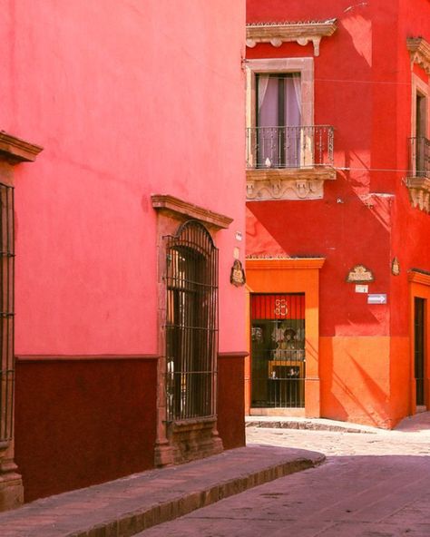 Mi Amor Mexico 🧡 #inspo via Pinterest Mexican Interior Design, Pink Street, Mexican Wall, Mexico Art, Digital Download Art, Gallery Wall Decor, Printable Art Prints, Red Walls, Trendy Home