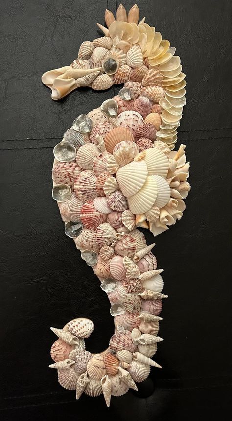 Beaches In South Carolina, Sea Shell Art, Seashell Art Diy, Abstract Painting Acrylic Modern, Beachy Wall Art, Beach Themed Crafts, Stone Pictures Pebble Art, Seahorse Art, Art Coquillage