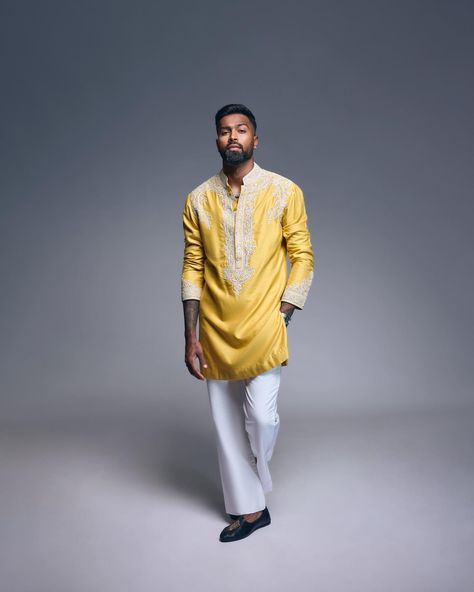 Nikita Jaisinghani | 💛 @hardikpandya93 in @manishmalhotraworld @manishmalhotra05 // @therohanarora 💛 📸 @aviraj Asst by @chetnavavia | Instagram Designer Wedding Suits For Men, India Fashion Men, Indian Wedding Suits Men, Indian Wedding Clothes For Men, Sherwani For Men Wedding, Wedding Kurta For Men, Hardik Pandya, Gents Kurta Design, Gents Kurta