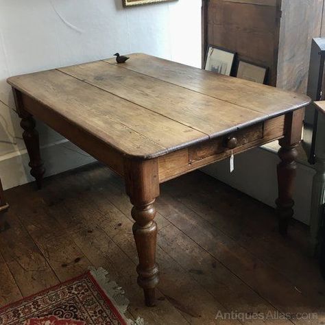 Antique Dining Tables Wood, Antique Kitchen Table And Chairs, Antique Farmhouse Kitchen Table, Small Turned Leg Dining Table, Victorian Kitchen Table, Antique Farmhouse Table, Vintage Wooden Table, Antique Style Kitchen, Old Dining Table