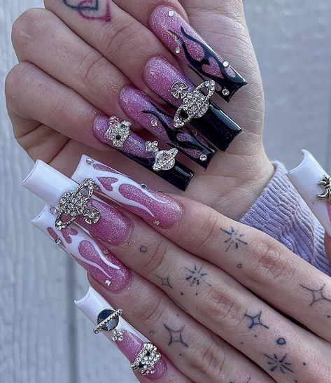 Nail Ideas Y2k Long, Black Y2k Nails, Nail Ideas Y2k, Nails For Baddies, Nails Emo, Icy Nails, Emo Baddie, Nails Bling, Retro Nails