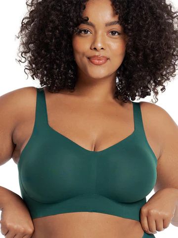 Unexpected lift. Pain-free. All-day comfort. An Evelyn & Bobbie bra delivers all this without wires or seams. Get the Defy Bra, Beyond Bra, Evelyn Bra and Evelyn & Bobbie thongs, girl shorts, briefs and camisoles. Ships from Canada. All orders over $150 ship free. Bra Sizing, Bra Alternatives, Form Fitting Clothes, Delicate Lingerie, Salt And Light, Girl Shorts, Adjustable Bra, Nude Bra, Perfect Bra