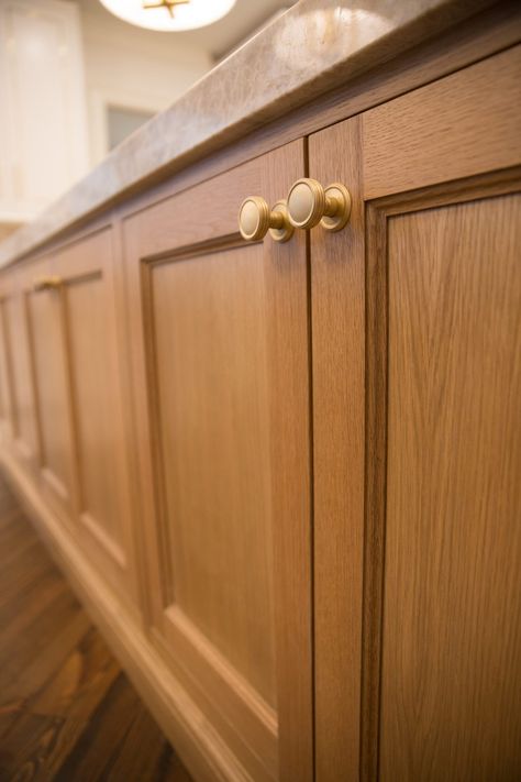 Tips for Choosing Cabinetry Hardware. White Sawn Oak kitchen cabinets with updated satin bronze hardware. Kitchen With Satin Brass Hardware, Honey Oak Kitchen Cabinets Hardware, Wood Cabinets Brass Hardware, Satin Brass Kitchen Hardware, Kitchen Cabinets Light Wood, Bronze Kitchen Hardware, Light Oak Cabinets, Brass Kitchen Hardware, Stained Kitchen Cabinets