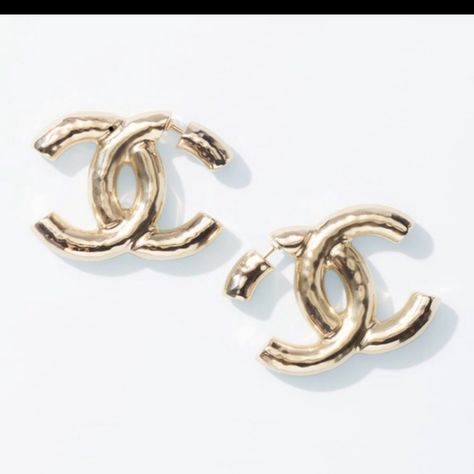 CHANEL CC 22C Breakaway Large Hoop Earrings Gold Dangle Drop Statement Jumbo Chanel Large Cc Earrings, Hoop Earrings Gold, Chanel Earrings, Chanel Jewelry, Hammered Gold, Large Hoop Earrings, Earrings Gold, Red Gold, Heart Ring