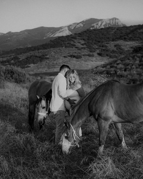 Currently OBSESSED with this maternity shoot. Between this gorgeous couple, the sun showing up, and these horses….it was just all the perfect ingredients. 🤌🏽✨ . . . #maternityphotography #equestrianphotography #maternityshootideas #venturacountyphotographer Horses Maternity Shoot, Maternity Photography Horses, Western Maternity Pictures With Horses, Horse Maternity Photoshoot, Maternity Pictures With Horses, Horse Maternity Pictures, Farm Maternity Pictures, Fall Maternity Shoot, Pregnancy Announcement Pictures