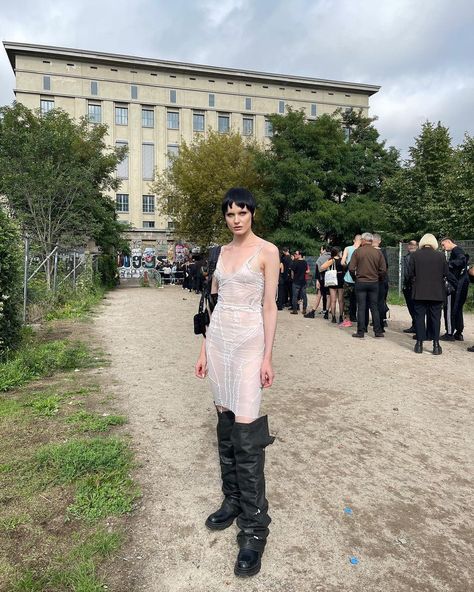 SPFDJ auf Instagram: „Highlight gig of the year so far 🥹 thx so much Berghain and all you cuties on the floor 🫶 Shouts also to @sf1og for the sick leather…“ Berghain Aesthetic, Berlin Club Fashion, Techno Outfit Rave, Berlin Club, Outfits Nightclub, Berlin Techno, Rave Fit, Techno Outfit, Techno Rave