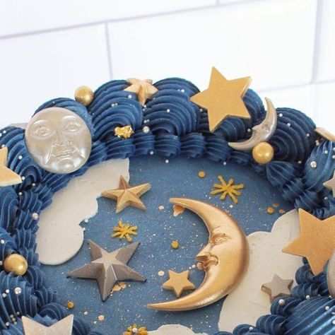 Macy Schmelzer on Instagram: "The celestial cake of your dreams 🌙💫☁️🌛✨ An 8inch funfetti cake with vanilla buttercream ☁️ I could hardly wait to work on this cake once I got the request. They sent me the vibe of the party (whimsical moons, stars, clouds, and sparkle) and told me to have at it 🫶🏼 So, so fun 🖤 #celestialcake #mooncake #starcake #zodiaccake #nightskycake #whimsicalcake #cakeart #buttercream #celestial #moon #star #birdiescupcakes #wiltoncakes" Celestial Birthday Cake, Celestial Cake, Moon And Stars Cake, 17th Birthday Party Ideas, Sun Cake, 21 Bday, Cloud Cake, Swirl Cake, 28th Birthday