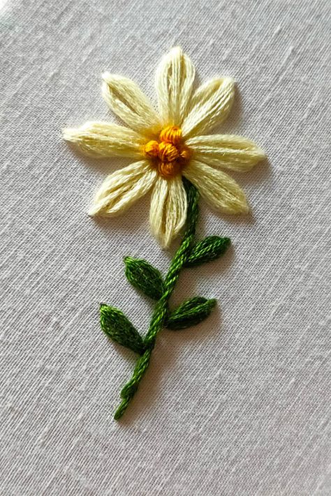 Lazy Daisy Flower Embroidery, Flower Stitch Embroidery, Daisy Flower Embroidery, Embroidery Stitches Flowers, Flower Stitch, Basic Hand Embroidery Stitches, Simple Hand Embroidery Patterns, Lazy Daisy Stitch, Hand Embroidery Tutorial