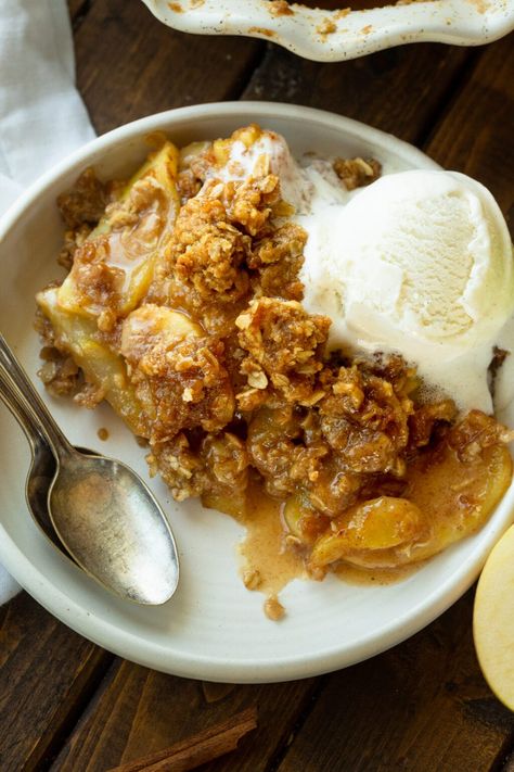 You're going to want multiple servings of this amazing homemade apple crisp! #applecrisp #applecrisprecipe #falldessert The Best Apple Crisp, Homemade Apple Crisp, Best Apple Crisp Recipe, Best Apple Crisp, Apple Desserts Easy, Old Fashioned Oatmeal, Freezing Apples, Apple Crisp Recipe, Apple Crisp Easy