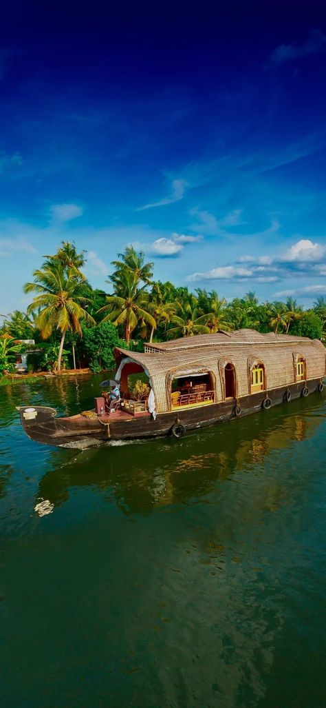 Boat Kerala Boat, House Boat Kerala, Kerala Backwaters, South Asian Art, Kerala Houses, Boat House, House Viewing, Graphic Wallpaper, Samsung Wallpaper