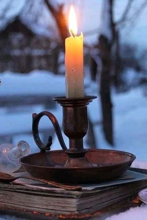 Imbolc Aesthetic, Candlelight Aesthetic, Window Candles, Old Candles, Candles Photography, Candle Glow, Candle Aesthetic, Aesthetic Christmas, Photography Aesthetic