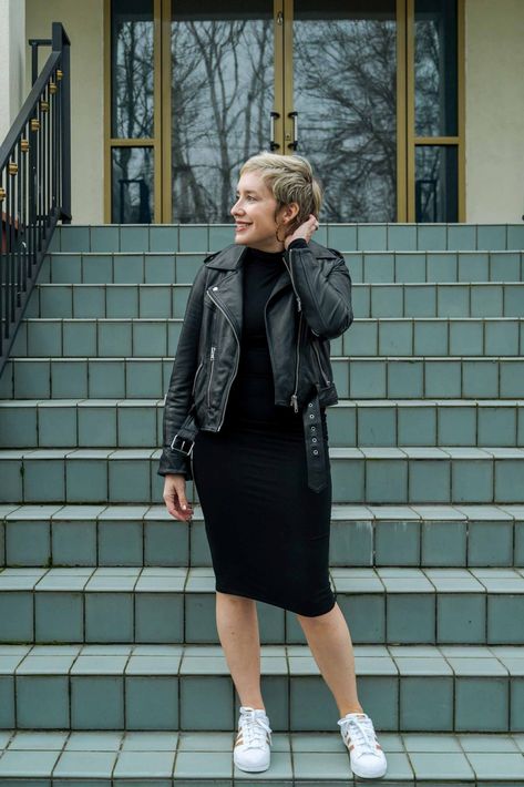 KILLER & CASUAL: A CASE FOR THE BLACK BODYCON DRESS | This black bodycon midi dress may be THE dress — even if you're not A Dress Person. Killer & comfy. We're wearing it to the office, for travel & to feel badass. | #TheMomEditStyle #TheMomEditTravel #GoodAmericanDresses #BlackDress #TurtleneckBodyconDress #BodyconDressOutfit #BodyconDressCasual #BodyconDressOutfitWinter #BlackMidiDress #BlackDressOutfitIdeas #VersatileDresses #SexyDress #LittleBlackDress Bodycon Dress Outfit Midsize, Midi Black Dress Outfit Winter, Body Con Dress Outfit Winter, Black Bodycon Outfit, Bodycon Dress Outfit Casual, Black Dress Outfit Winter, Black Bodycon Dress Outfit, Black Midi Dress Outfit, Winter Bodycon Dress