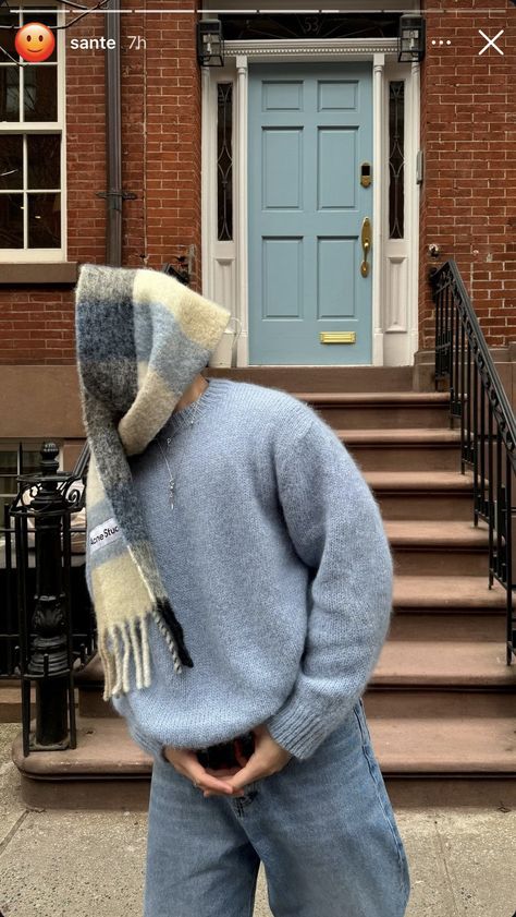 Blue Sweater Aesthetic, Blue Scarf Outfit, Mens Blue Sweater, Scarf Outfit Men, Sweater Outfits Men, Street Style Outfits Men, Street Fashion Men Streetwear, Neue Outfits, Mens Outfit Inspiration