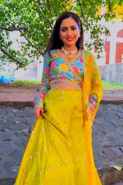 Karishma Sawant Yrkkh Dress, Abhira Wedding, Karishma Sawant, Baby Mini Album, Bjd Dolls Girls, Mom And Dad Quotes, Pranali Rathod, Rope Crafts Diy, Step Up Dance