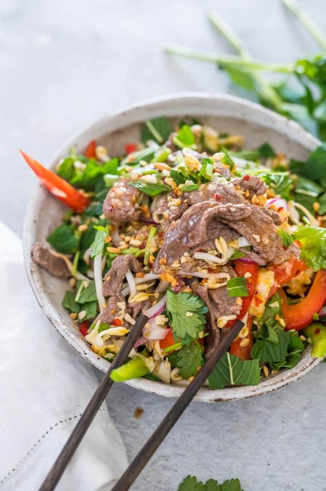 Easy Asian Salad, Vietnamese Salad, Vietnamese Beef, Recipe Beef, Meat Salad, Mint Salad, Beef Salad, Vietnamese Cuisine, Vietnamese Food