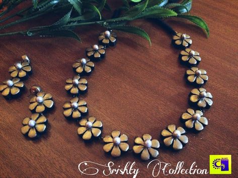 Necklace and earrings set of floral design. Terracotta Jewellery Designs Handmade, Terracotta Jewellery Making, Bamboo Jewelry, Terracotta Jewellery Designs, Business Vision, Terracotta Earrings, Rangoli Side Designs, Jewelry Sets Handmade, Terracotta Jewellery