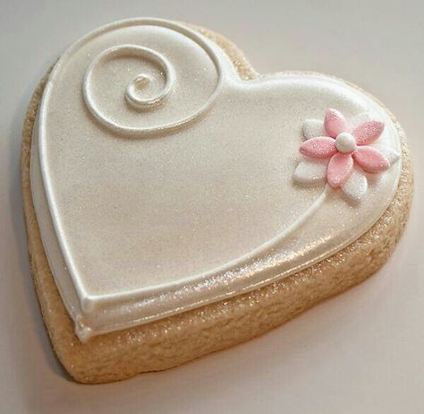 * to * amy post *&* angel * ♡ Valentine Cookies Decorated, Valentine Sugar Cookies, Heart Cookie, Sugar Cookie Designs, Valentines Day Cookies, Pretty Cookies, Fancy Cookies, Creative Cookies, Wedding Elegant