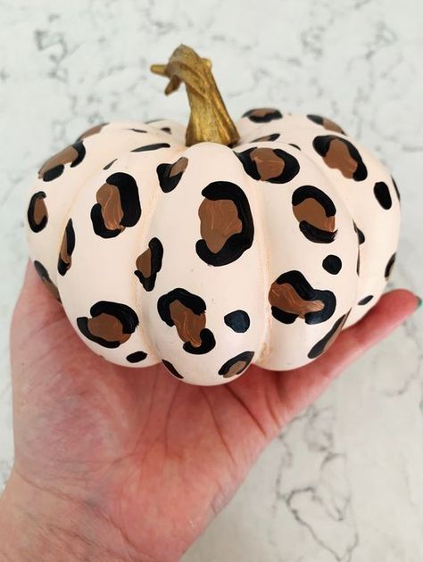 Pumpkin Painting Ideas Cheetah Print, Pumpkin Painting Cheetah Print, Brown Pumpkin Painting Ideas, Cute Ways To Paint Pumpkins, Cheetah Print Pumpkin Painting, Easy Pumpkin Painting Ideas Aesthetic, What To Paint On My Pumpkin, Shawty A Little Batty Pumpkin, Pumpkin Painting White Pumpkins