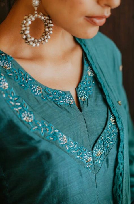 Kurta Neck Design Latest For Women, V Neck Churidar Design, Cotton Dress Neck Designs Pattern, Kurti Neck Designs Latest Fashion Collar, Kurtis Neck Designs Latest Fashion, V Neck Designs For Kurtis, Designer Kurti Patterns Latest, Kurti Neck Designs Latest, Embroidery Kurti Design