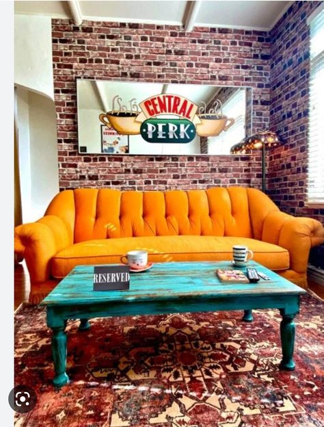 Themed Airbnb, Friends Tv Show Gifts, Friends Apartment, Tv In Kitchen, Movie Decor, Central Perk, Apartment Aesthetic, Tv Decor, Table Sign